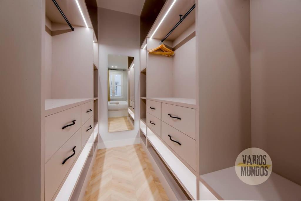 Apartamento De Lujo En La Emblematica Calle Montera Madrid